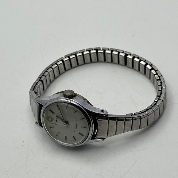 Vintage Silver Timex Watch - Picture 3 of 3